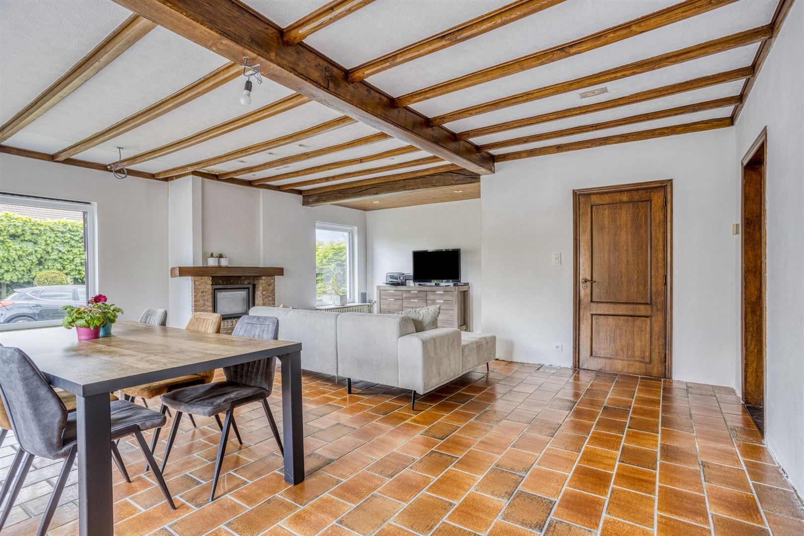 TE KOOP: Deels gerenoveerde woning te Zonhoven!  foto 4