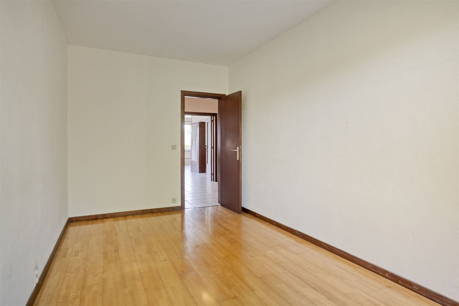 Super gelegen gelijkvloers appartement met voortuintje en garage foto 15
