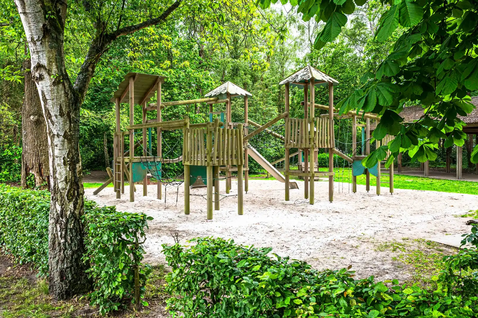 Unieke bouwgrond met vergunde renovatie of nieuwbouwmogelijkheid foto 6