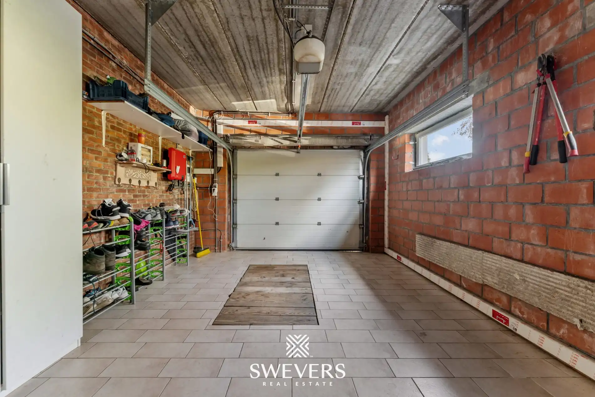 Ruime halfopen woning met zuidoostgerichte tuin en zwembad foto 31