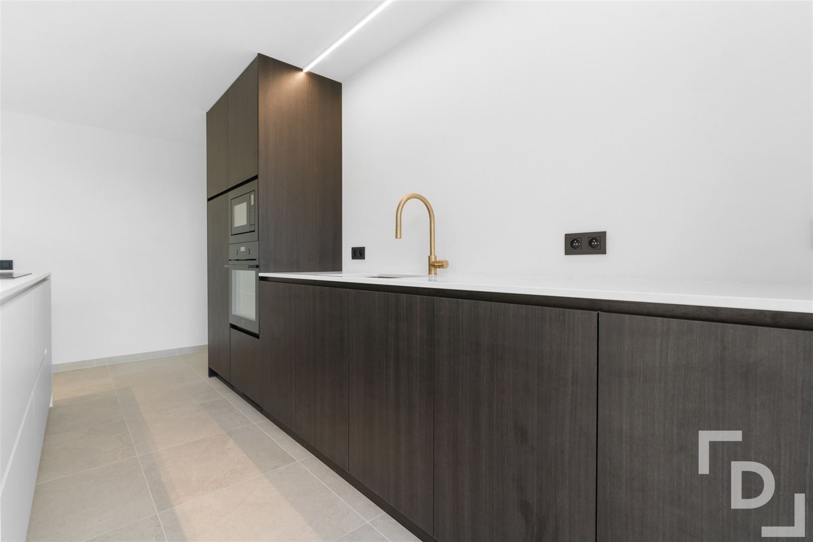 Gerenoveerde, alleenstaande woning in centrum Ieper! foto 5