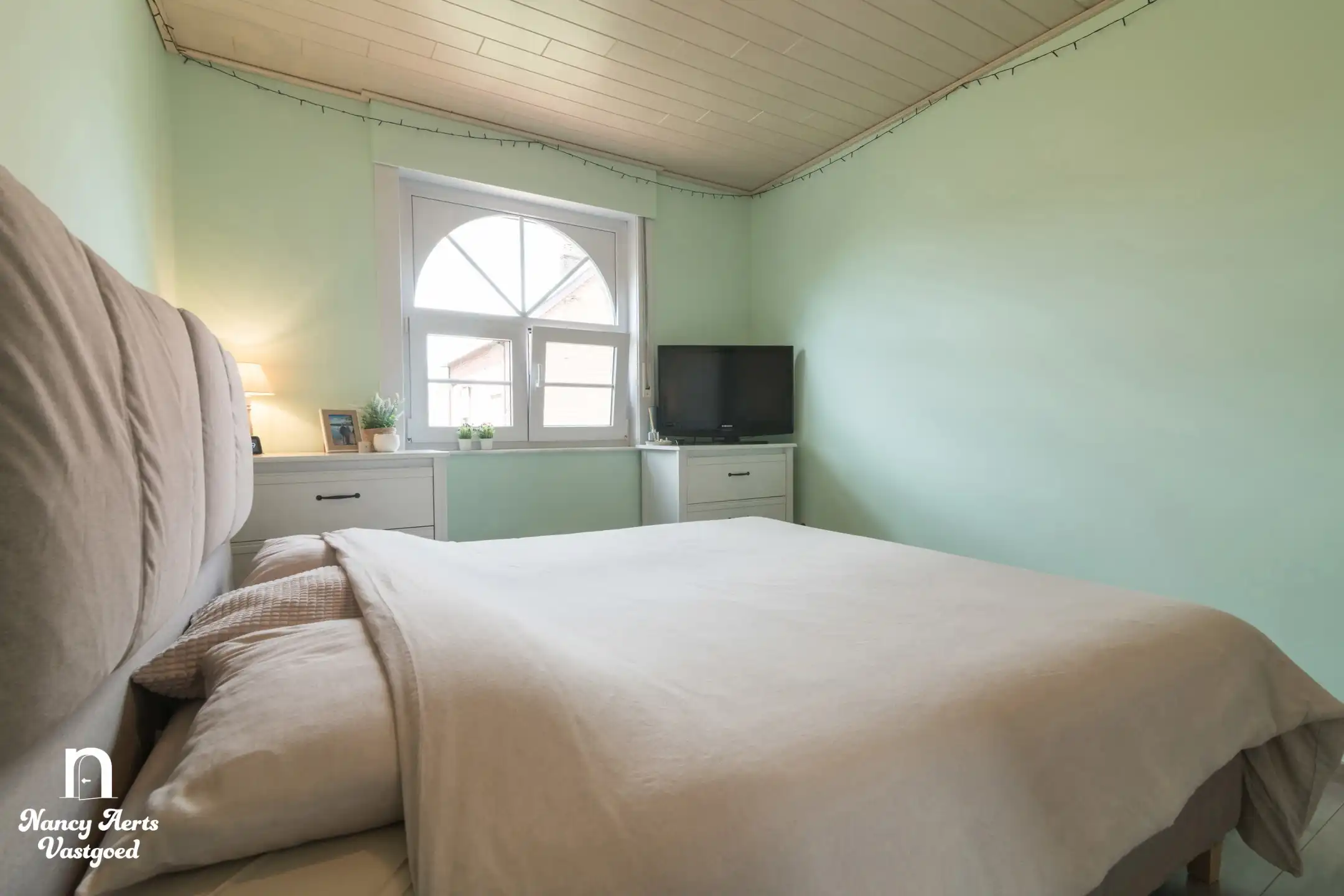 Ruime villa met praktijkruimte, kelder en zonnige tuin foto 13