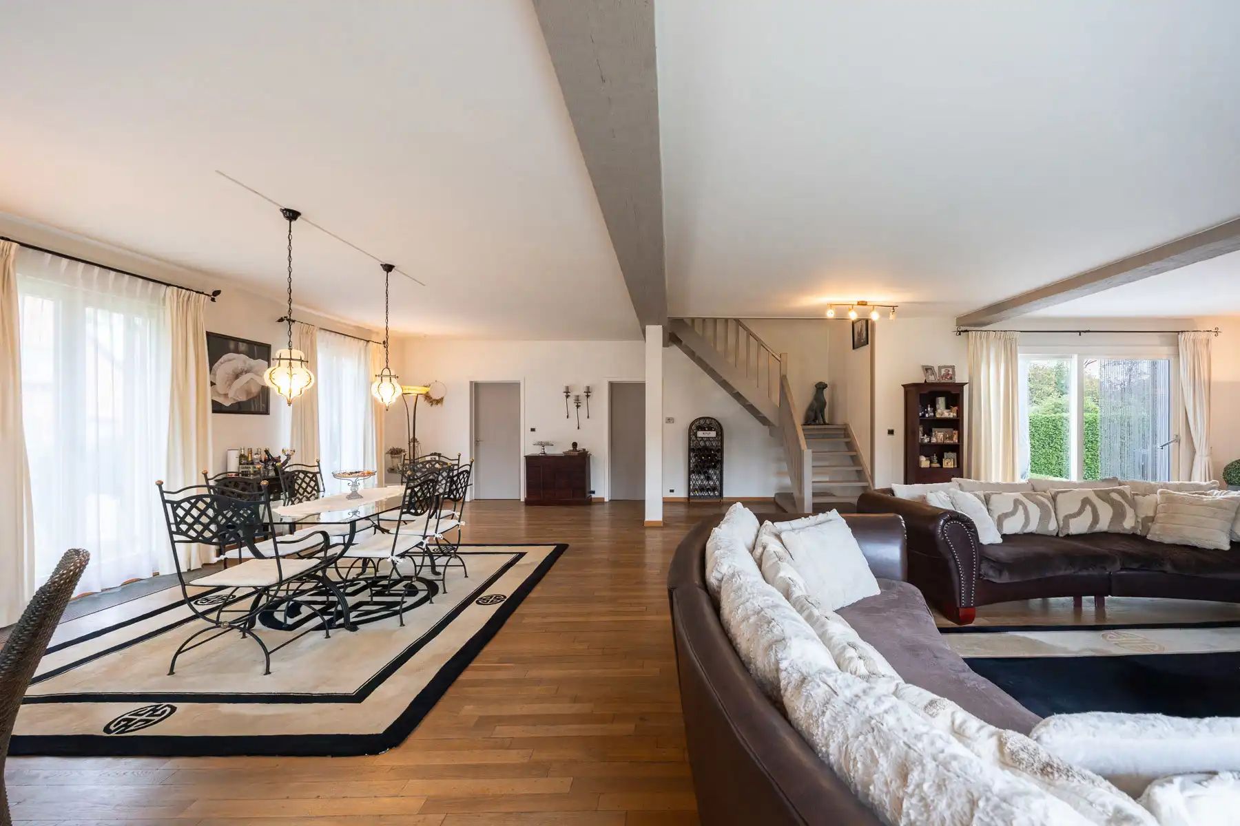 Rustig en groen gelegen statige, instapklare villa foto 7