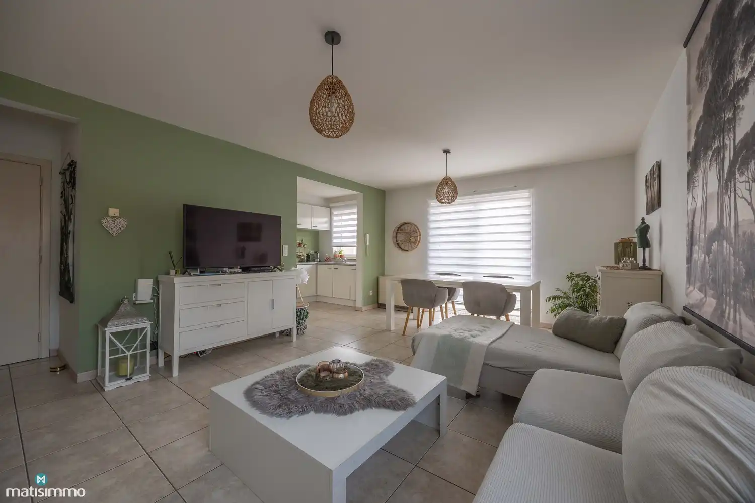 INSTAPKLAAR DUPLEXAPPARTEMENT MET GARAGEBOX EN KELDERBERGING NABIJ CENTRUM BILZEN foto 2