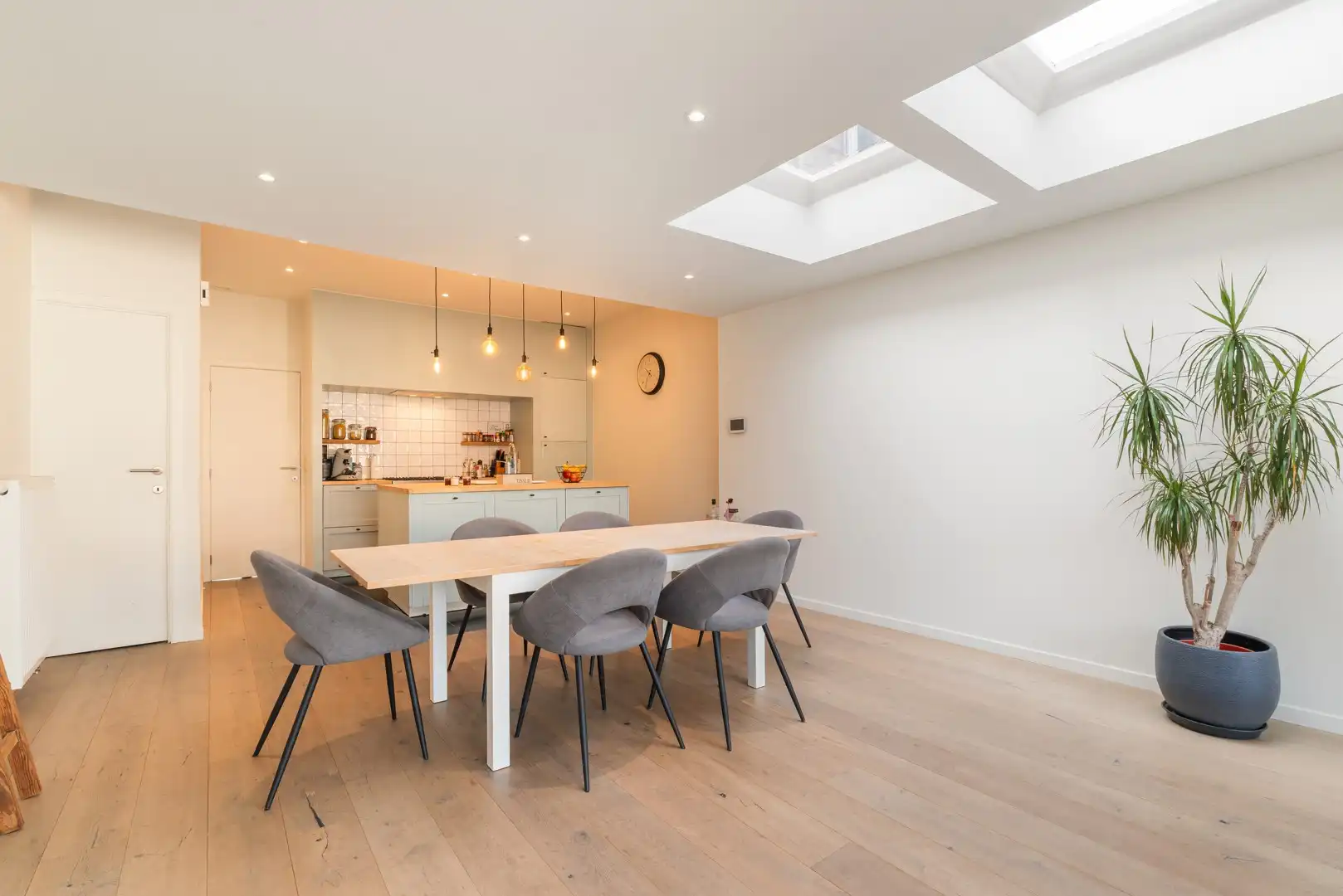 Stijlvol gerenoveerde woning vlak aan de Leie in Astene foto 5