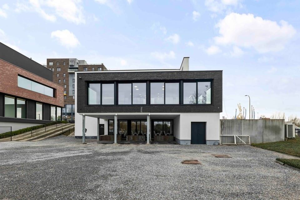 PROFFESIONELE WERKRUIMTE MET TERRAS EN 6 PARKEERPLAATSEN IN SINT-TRUIDEN foto 17