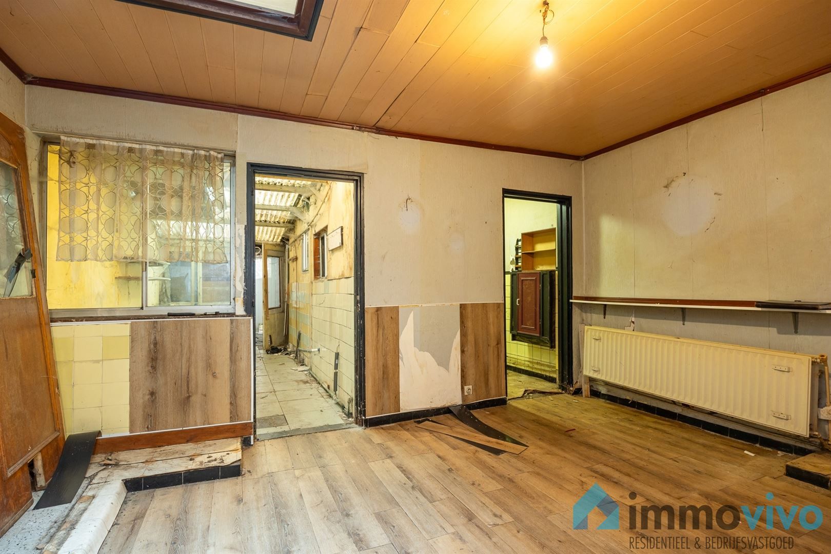 Ruime te renoveren gezinswoning met 4 slpk's en tuin foto 5