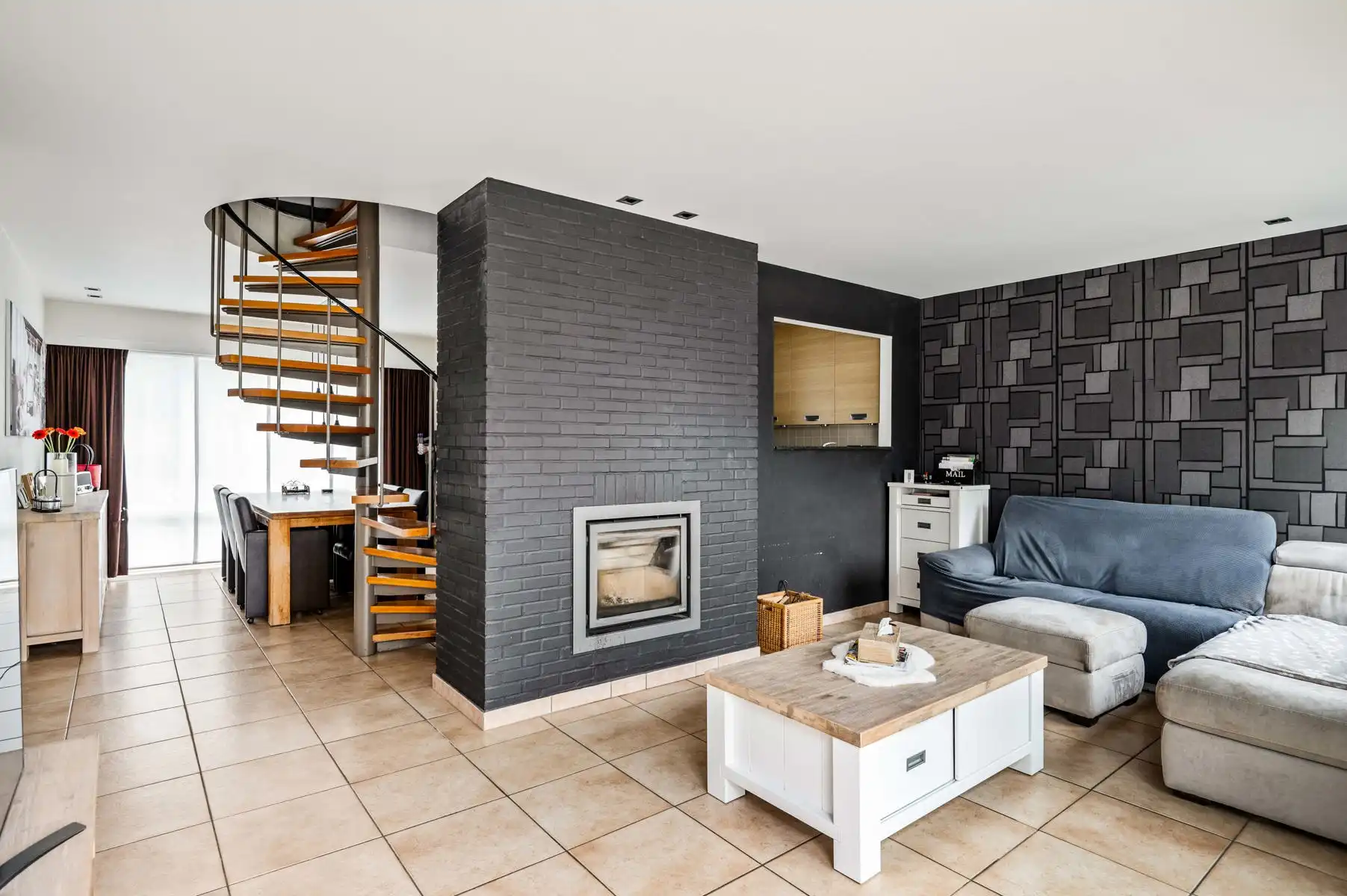 Gelijkvloers wonen met twee achterliggende garageboxen + oprit foto 7