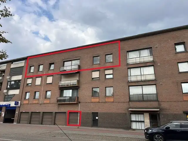 Ruim en lichtrijk appartement met 3 slaapkamers, privé garage en fietsenberging in Brasschaat - recent gerenoveerd met alle comfort. foto 2