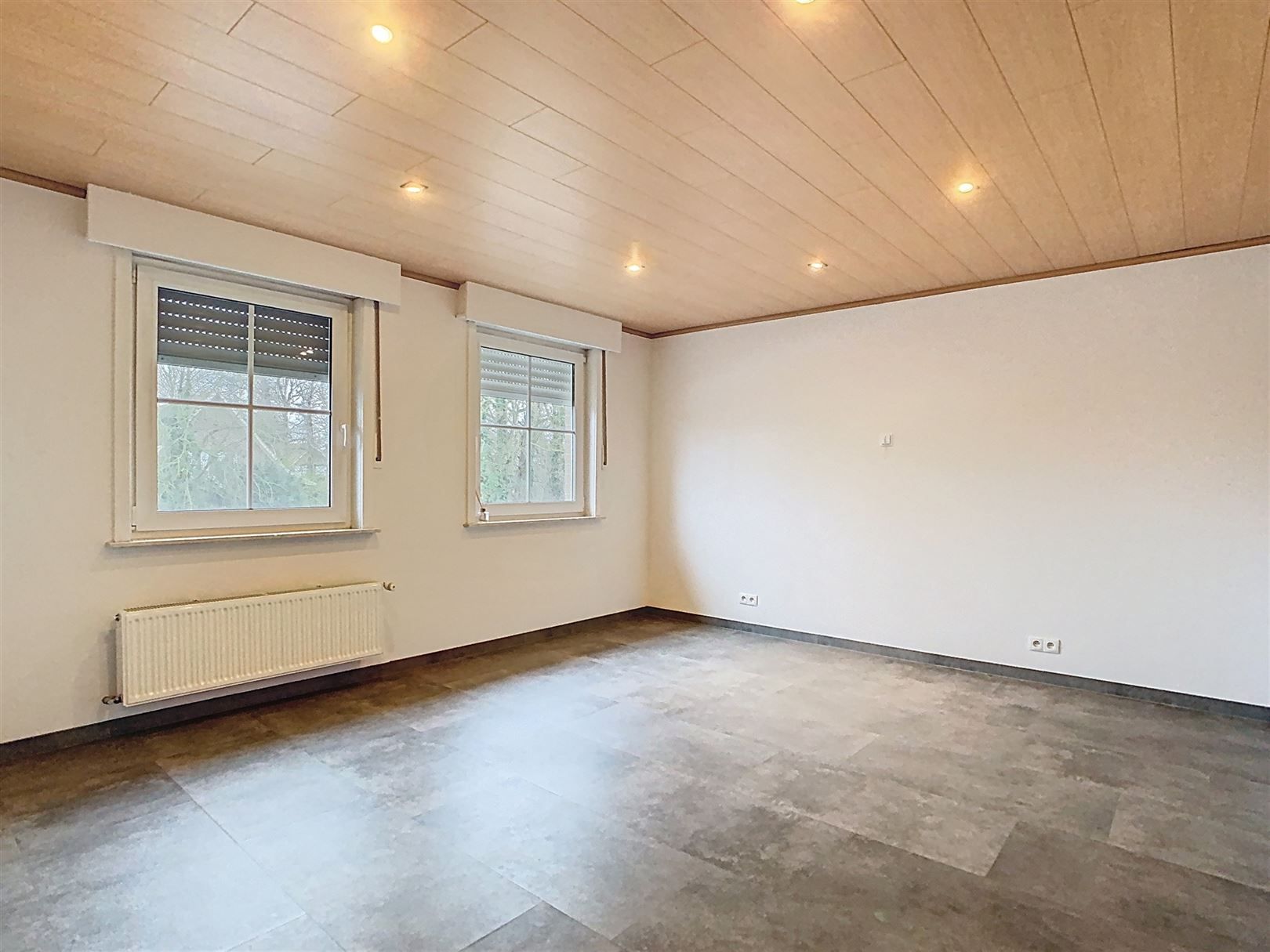 RUIME VILLA MET 4 SLPK EN MOOIE TUIN foto 13