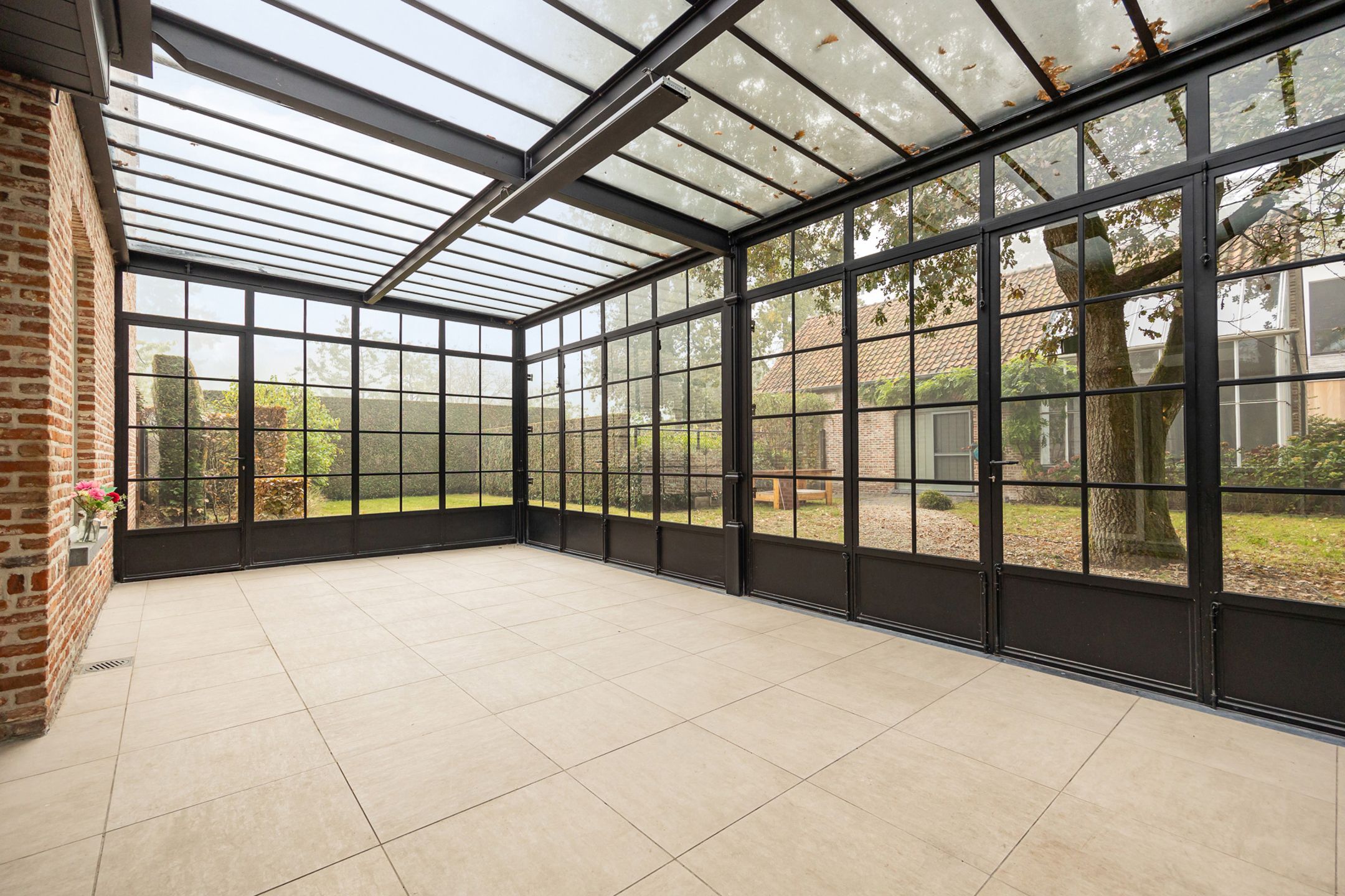 Ruime villa met tuin, bijgebouw en dubbele garage in Zoersel. foto 8