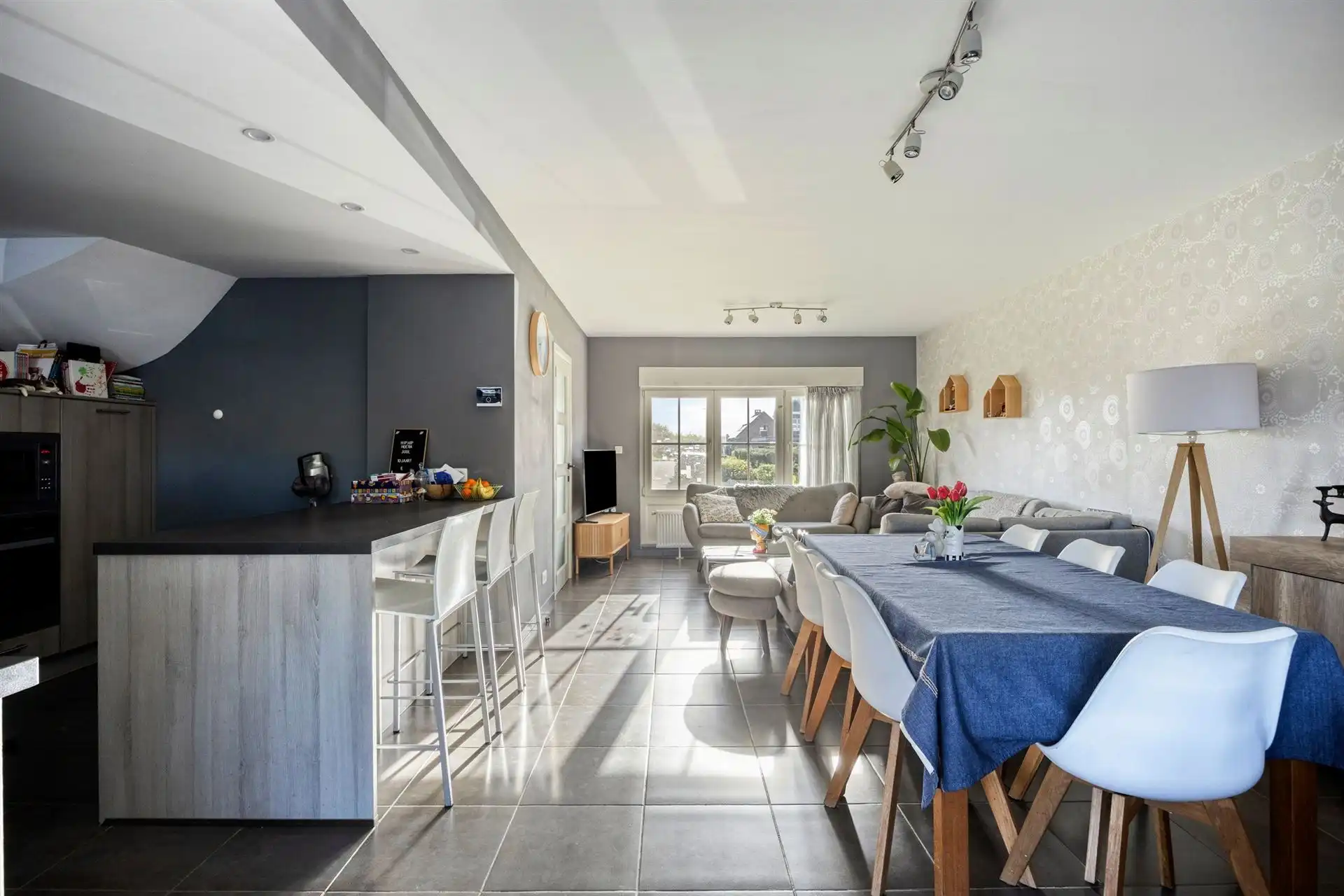 Instapklare woning met 2/3 slpk's in doodlopende straat! foto 4