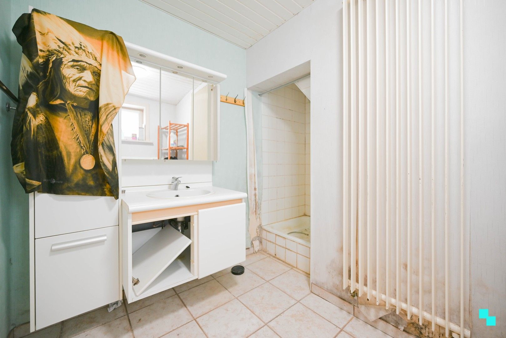 Alleenstaande, te renoveren villa in residentiële buurt foto 15