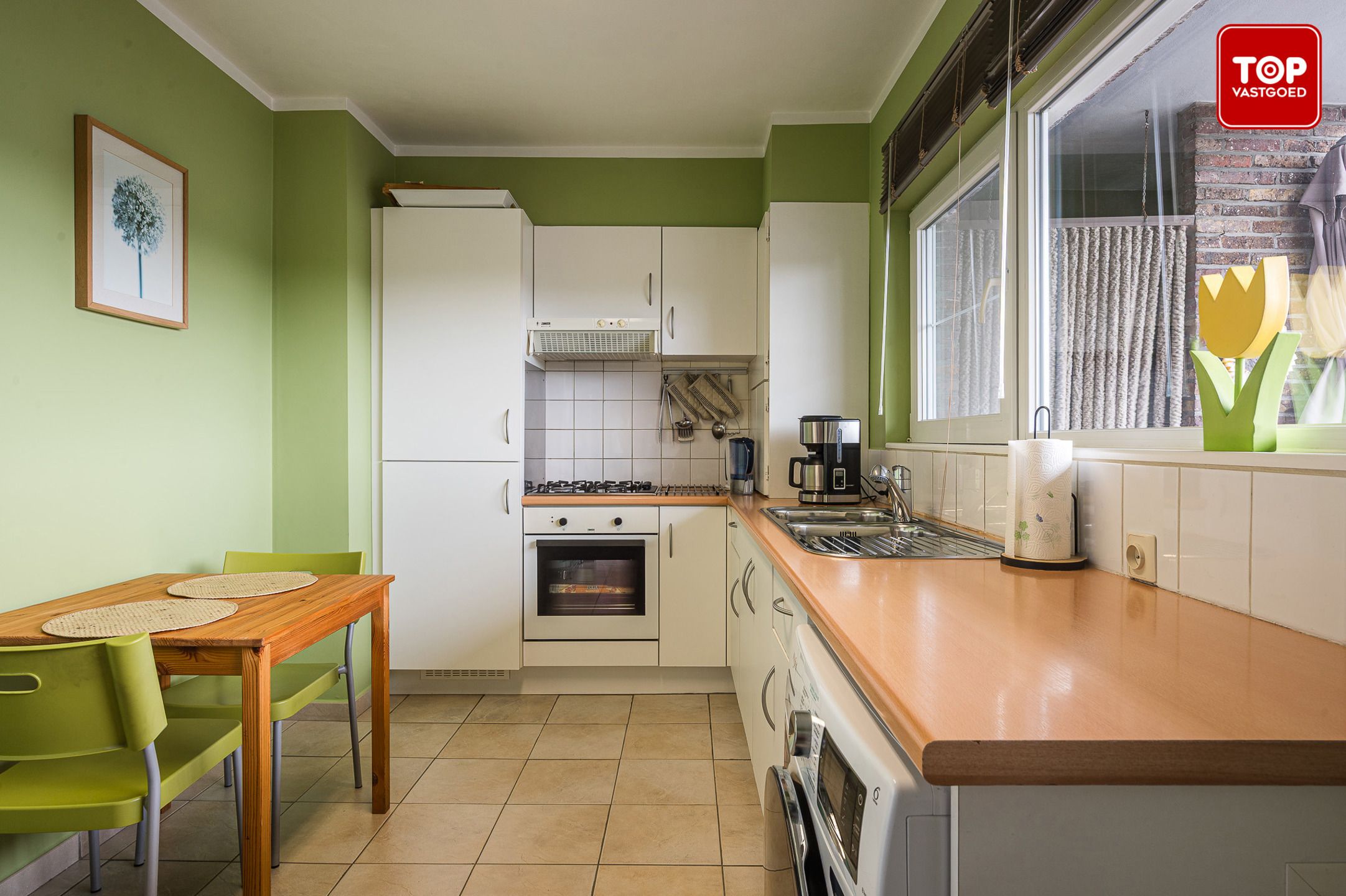 Instapklaar 2-slaapkamer appartement met garage en terras.  foto 11