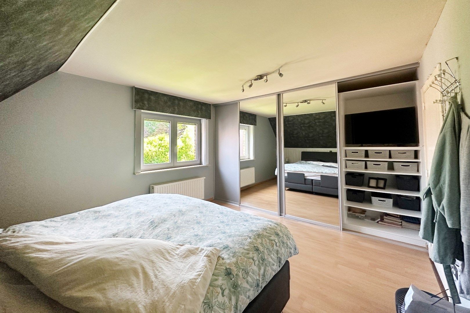 Instapklare woning met landbouwgrond in Assebroek foto 13