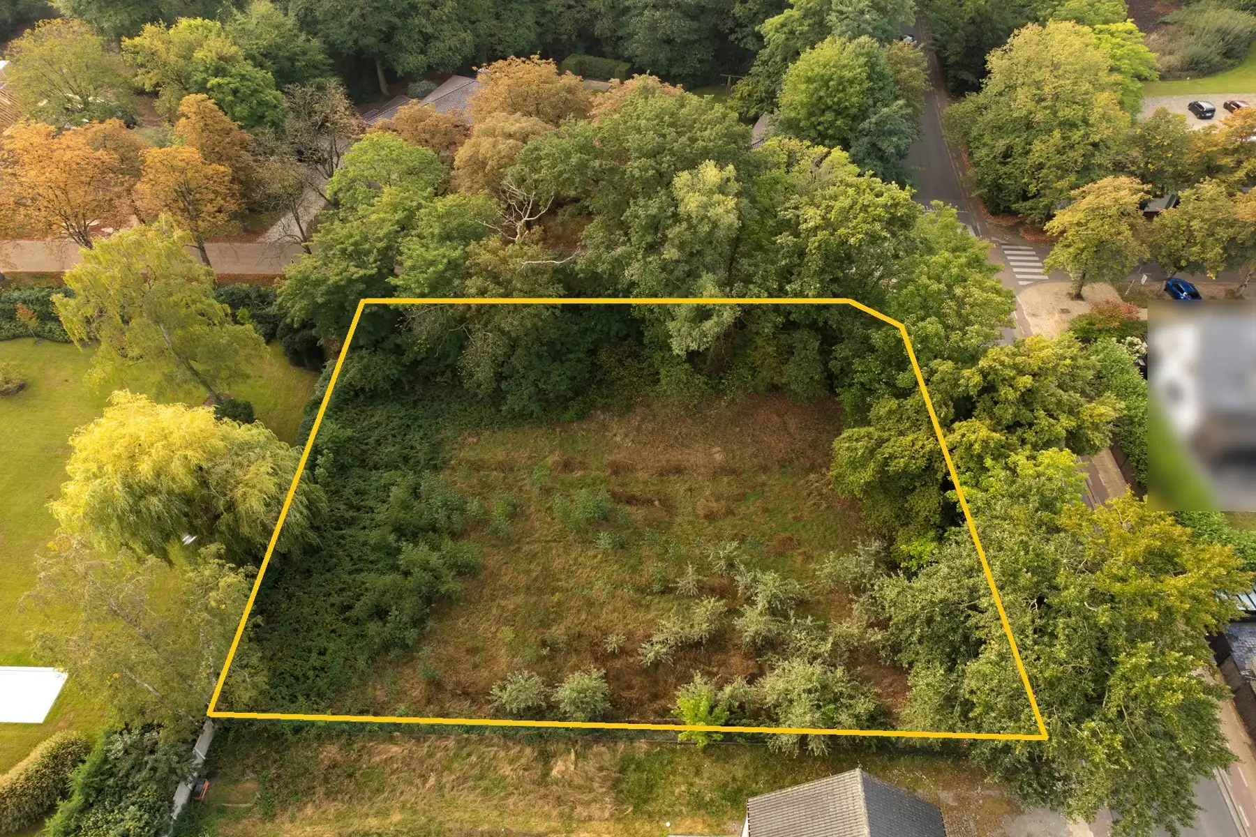 Gunstig gelegen bouwgrond van 2.099m² voor een OB foto {{pictureIndex}}