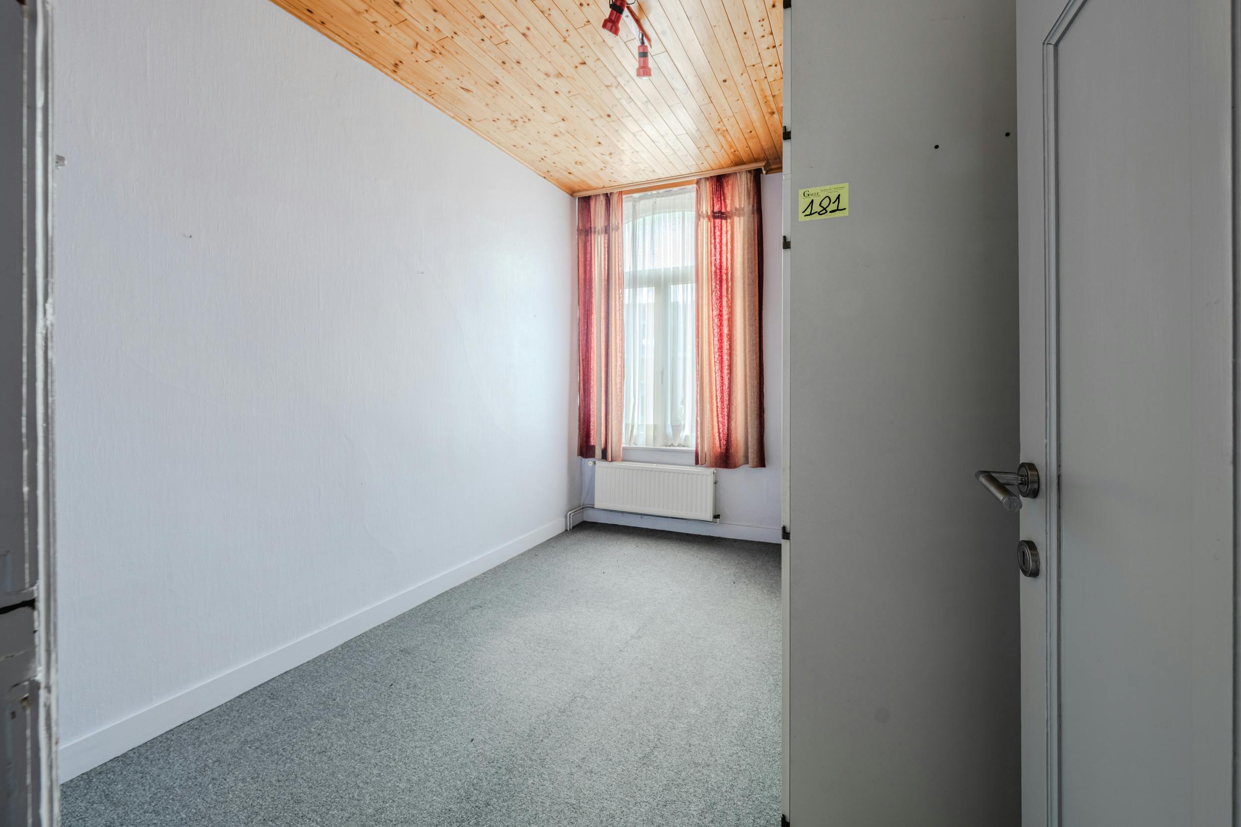 Goed gelegen handelspand met veel potentieel in Lombardsijde foto 23