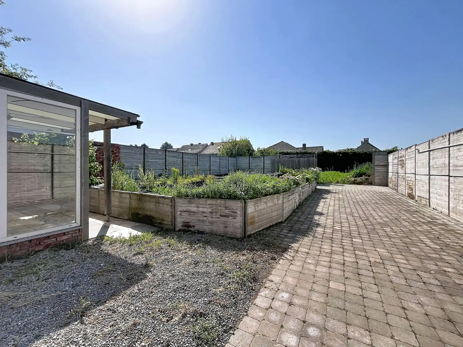 Charmante en opgefriste woning te Nieuwerkerken foto 19