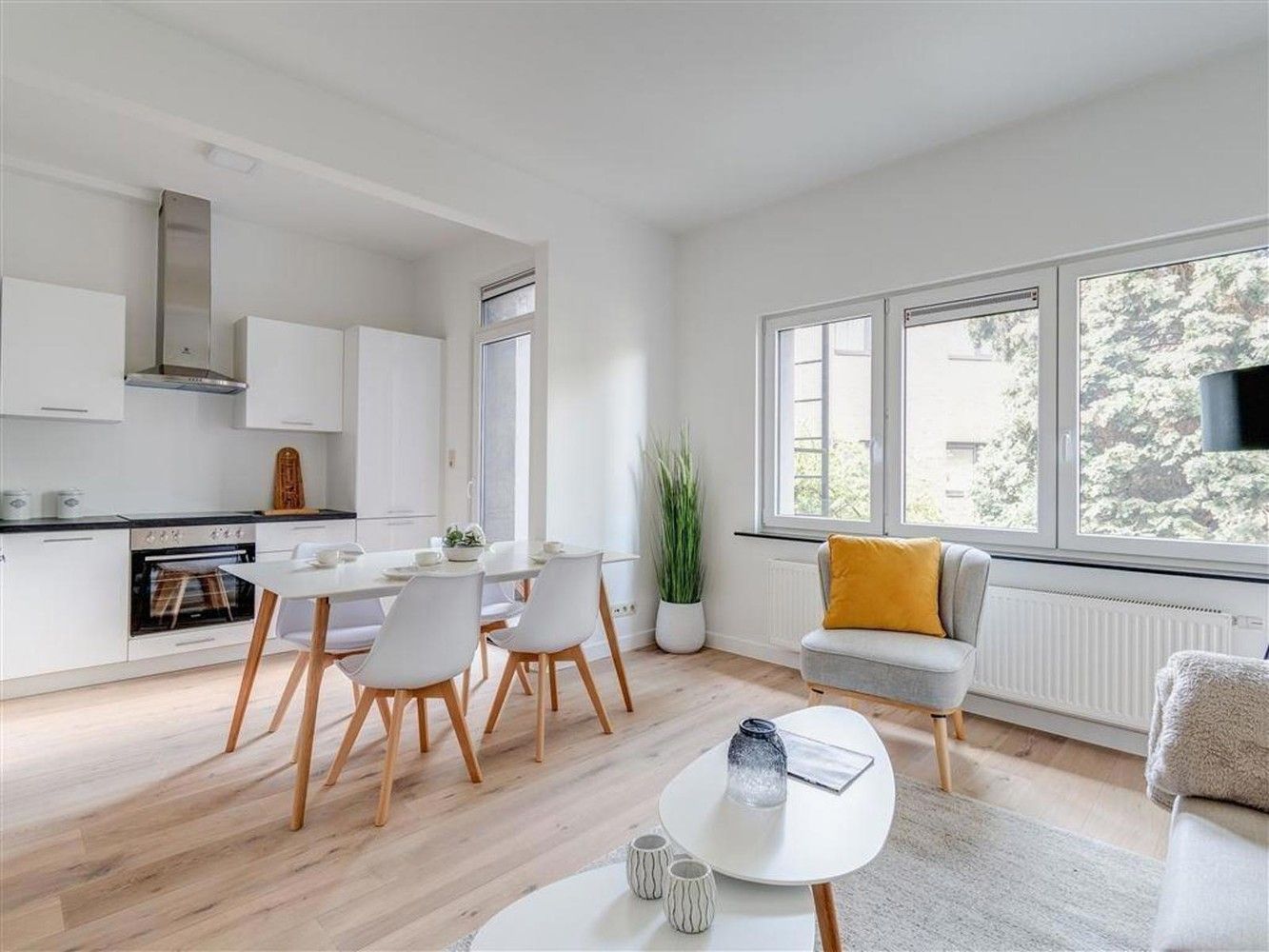 Lichtrijk appartement met terrasje in kleinschalig gebouw! foto 8