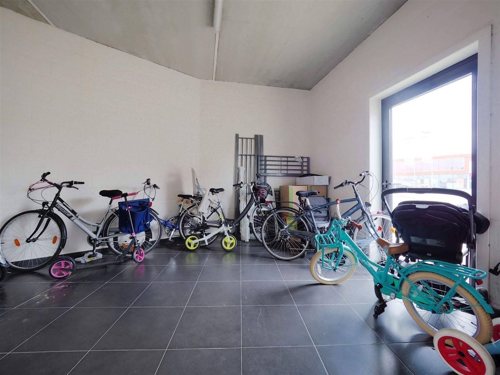 Ruim gelijkvloers appartement met terras en garage te Sint-Amands  foto 15
