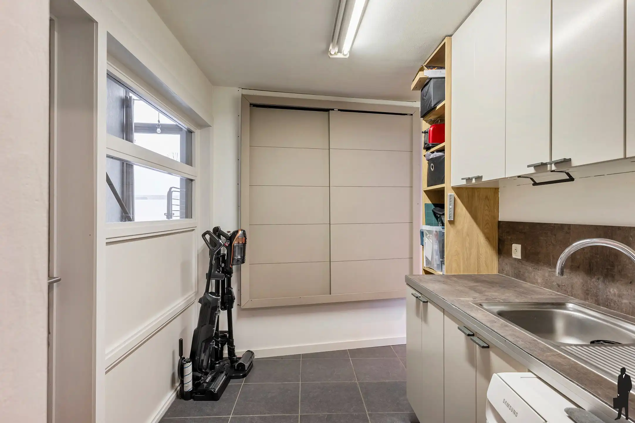 Zeer ruime en rustig gelegen met 3 slaapkamers en grote polyvalente ruimte. foto 8