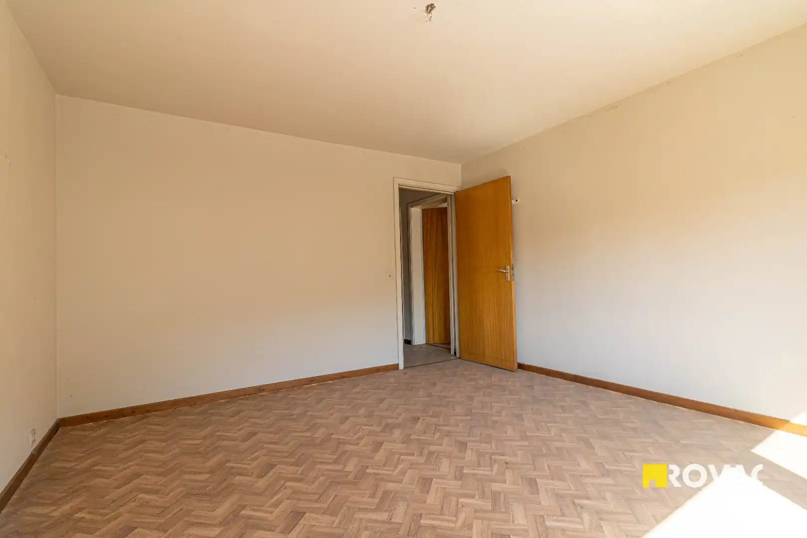 Op te frissen appartement met staanplaats en berging foto 9