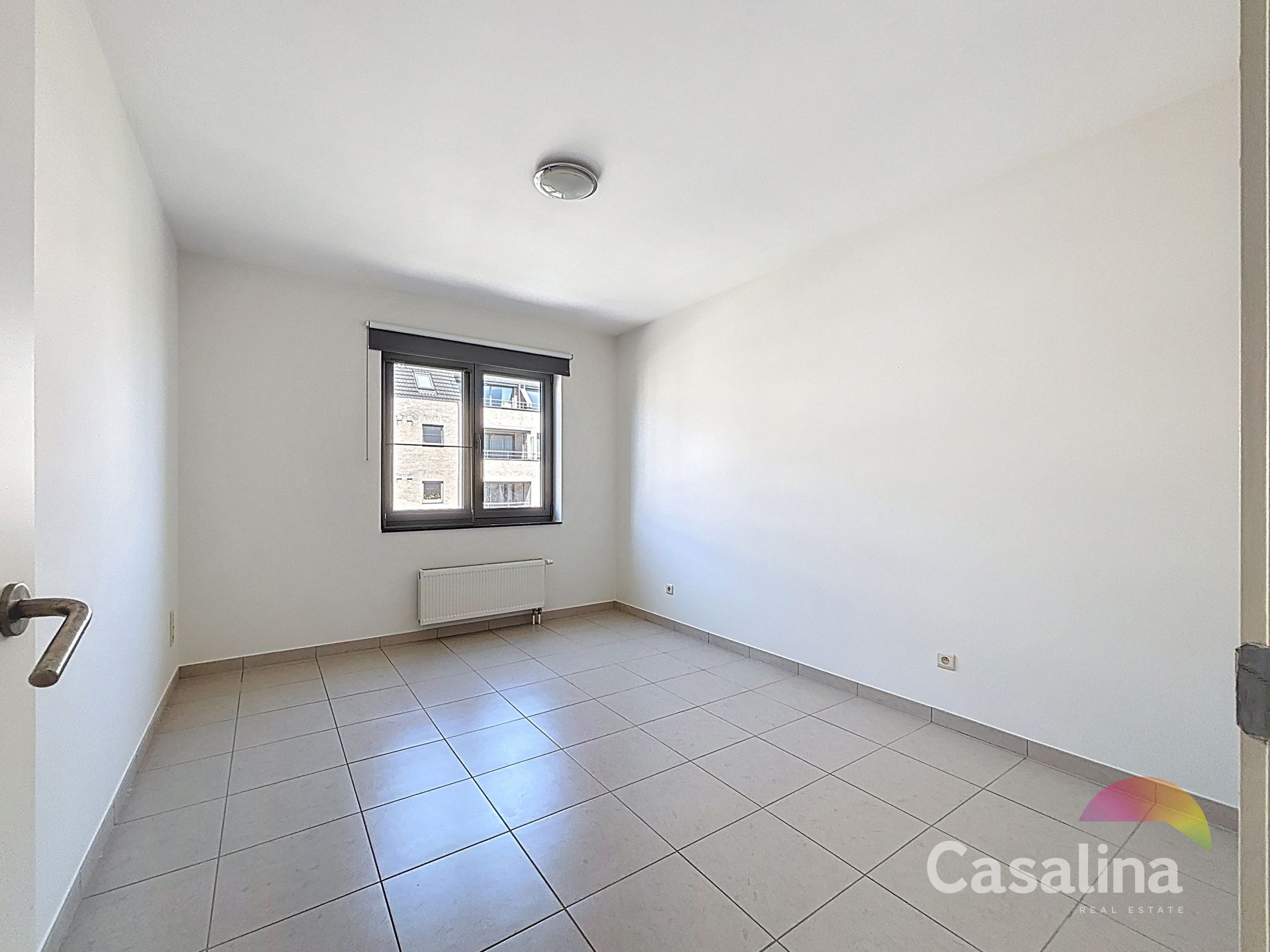 Ruim drie slaapkamer appartement te huur  foto 10