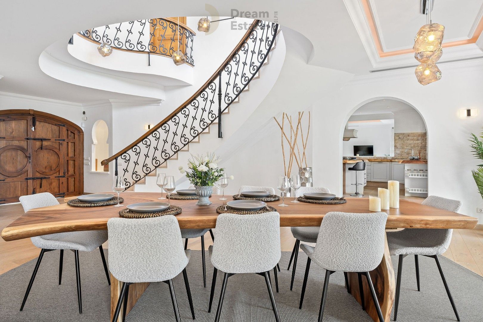 Welkom in deze prachtige villa te El Paraiso, een mix van Andalusische charme en moderne elegantie. foto 11
