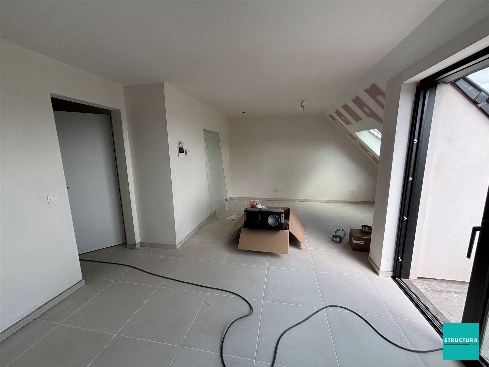 Appartement met 2 slaapkamers en 2 staanplaatsen in centrum Merchtem foto 5