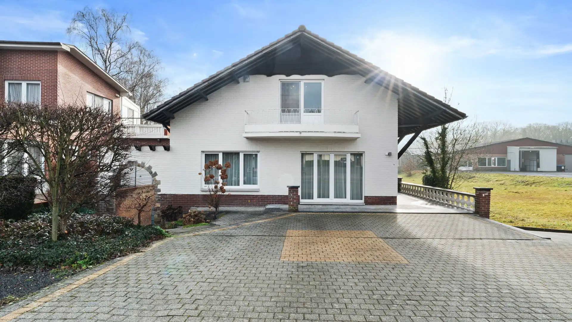 Vrijstaande woning op een perceel van 16a 25ca foto 2