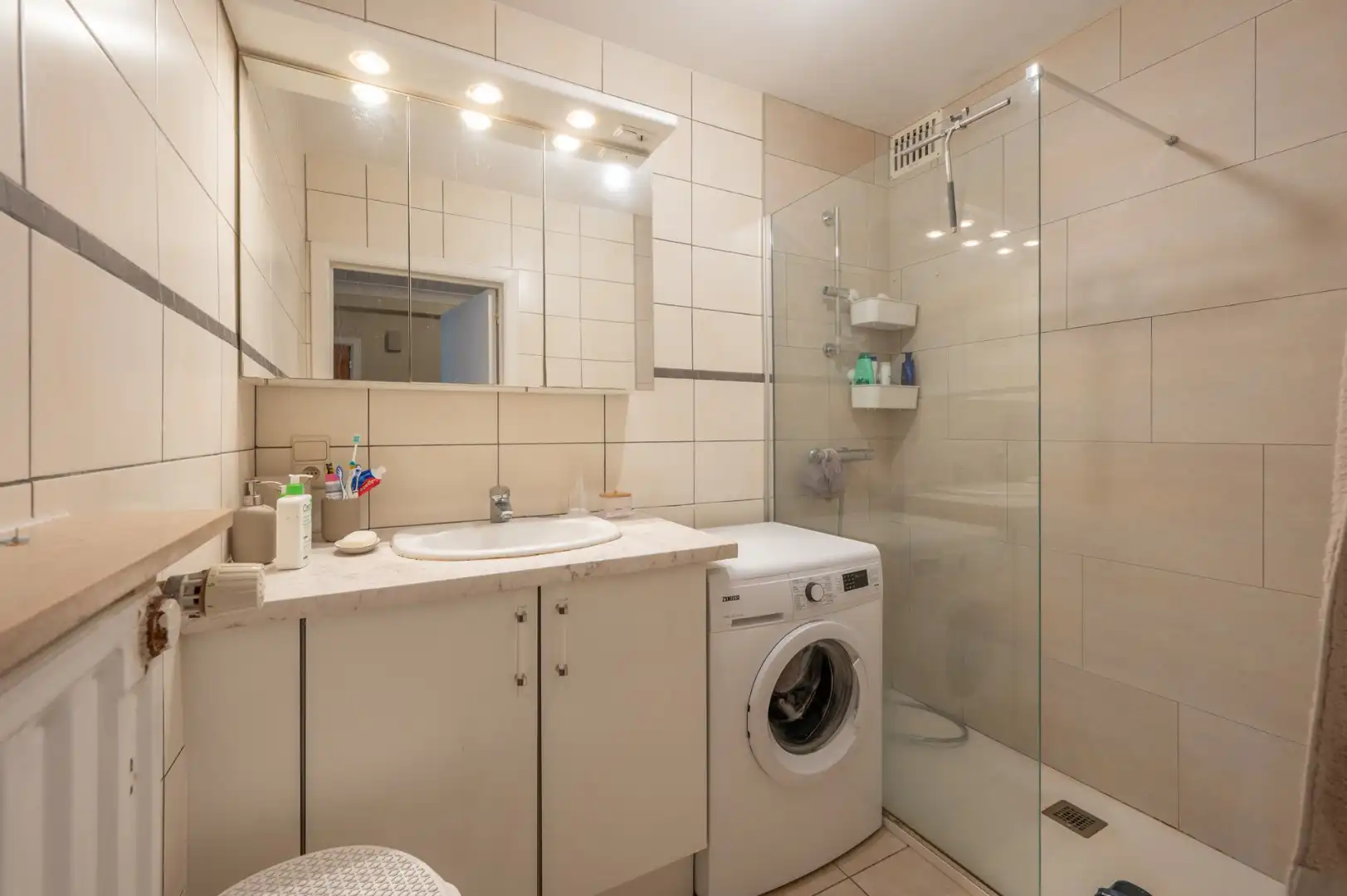 Groot appartement met drie slaapkamers en garage nabij het centrum van Brugge foto 10