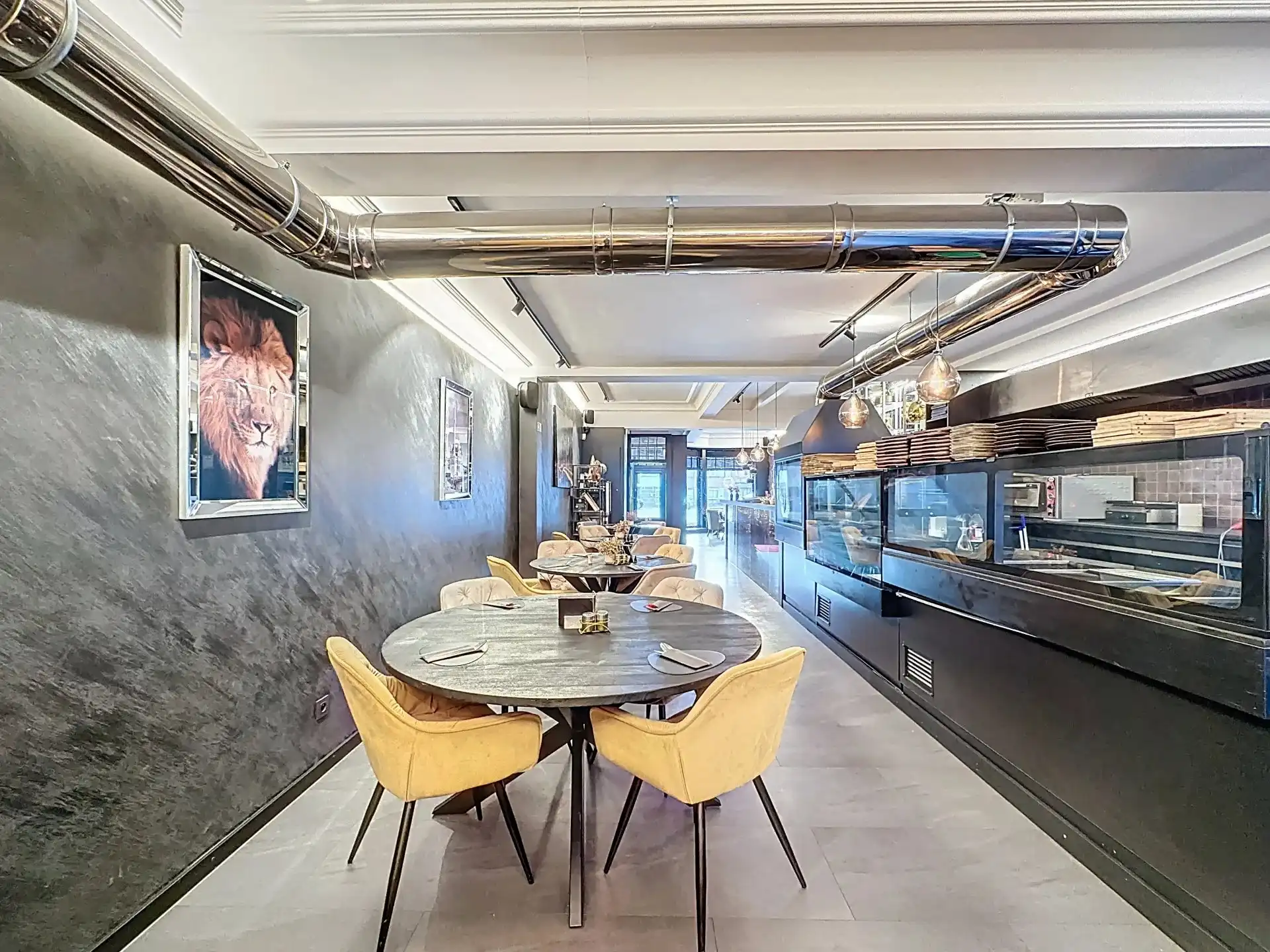 Zeer ruim handelspand met groot terras, buitenberging op toplocatie in Mol-centrum. foto 7