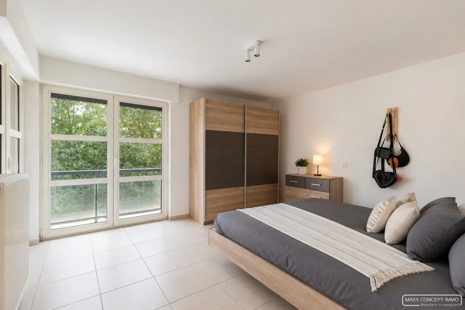 Investeringsopportuniteit - 2 verhuurde handelspanden en appartement te koop in Waregem foto 13
