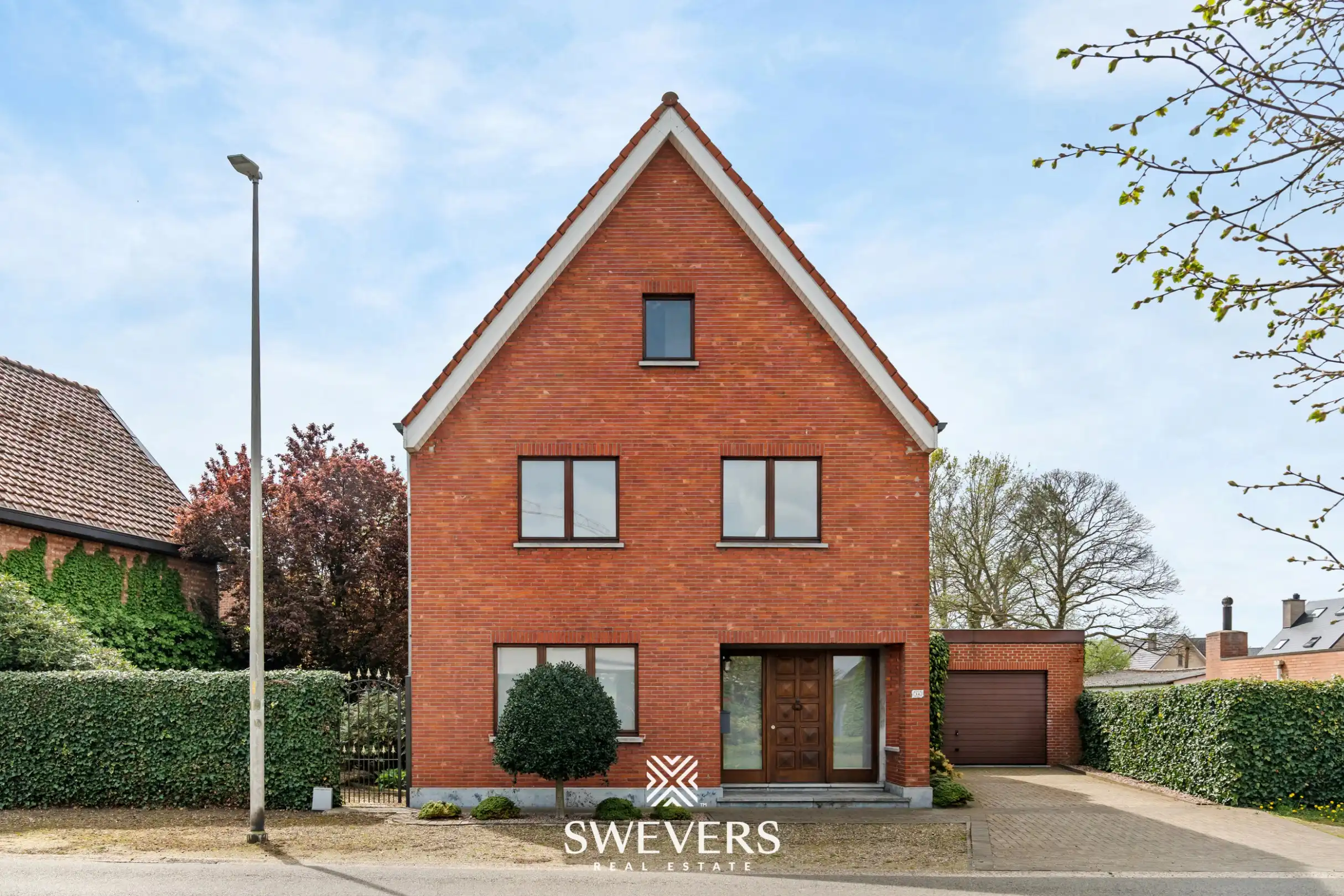 Verrassend ruime woning tot 5 à 6 slaapkamers in het centrum van Zonhoven foto {{pictureIndex}}