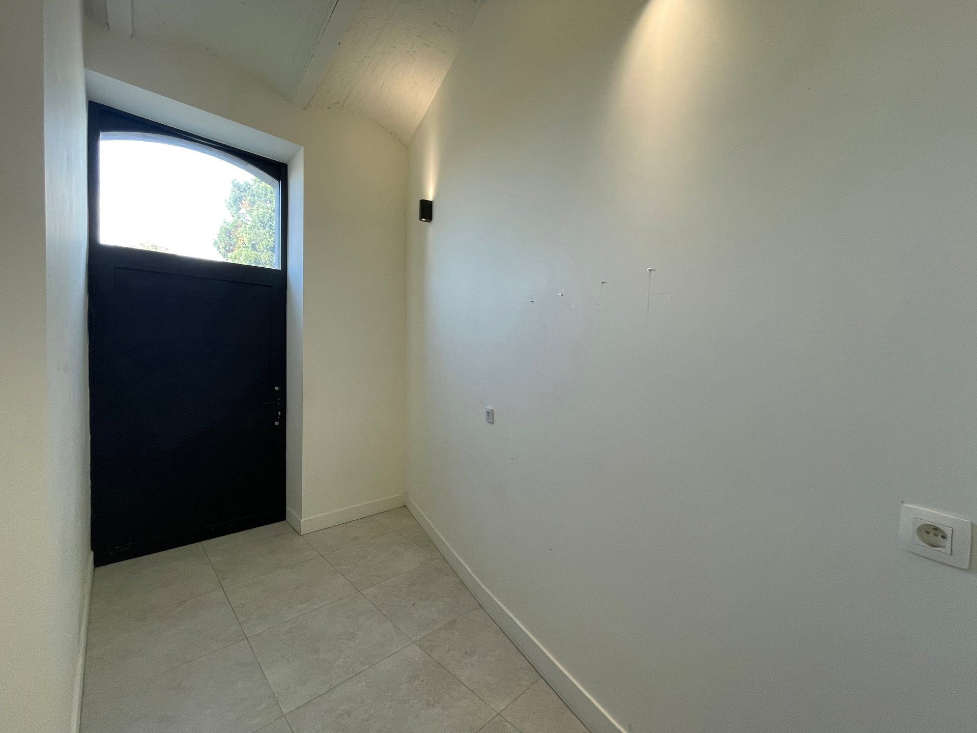 Ruim gelijkvloers appartement/benedenwoning met 3 slpks foto 2