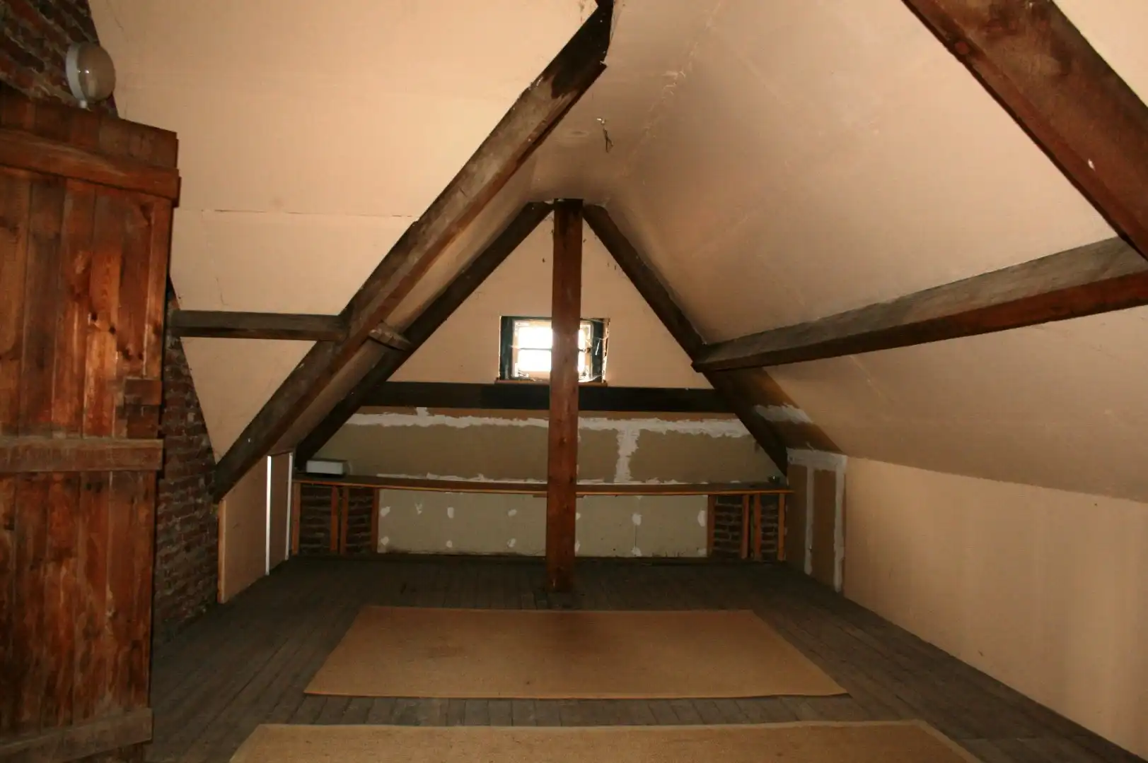 RUIME WONING MET GROTE TUIN EN GARAGE foto 16