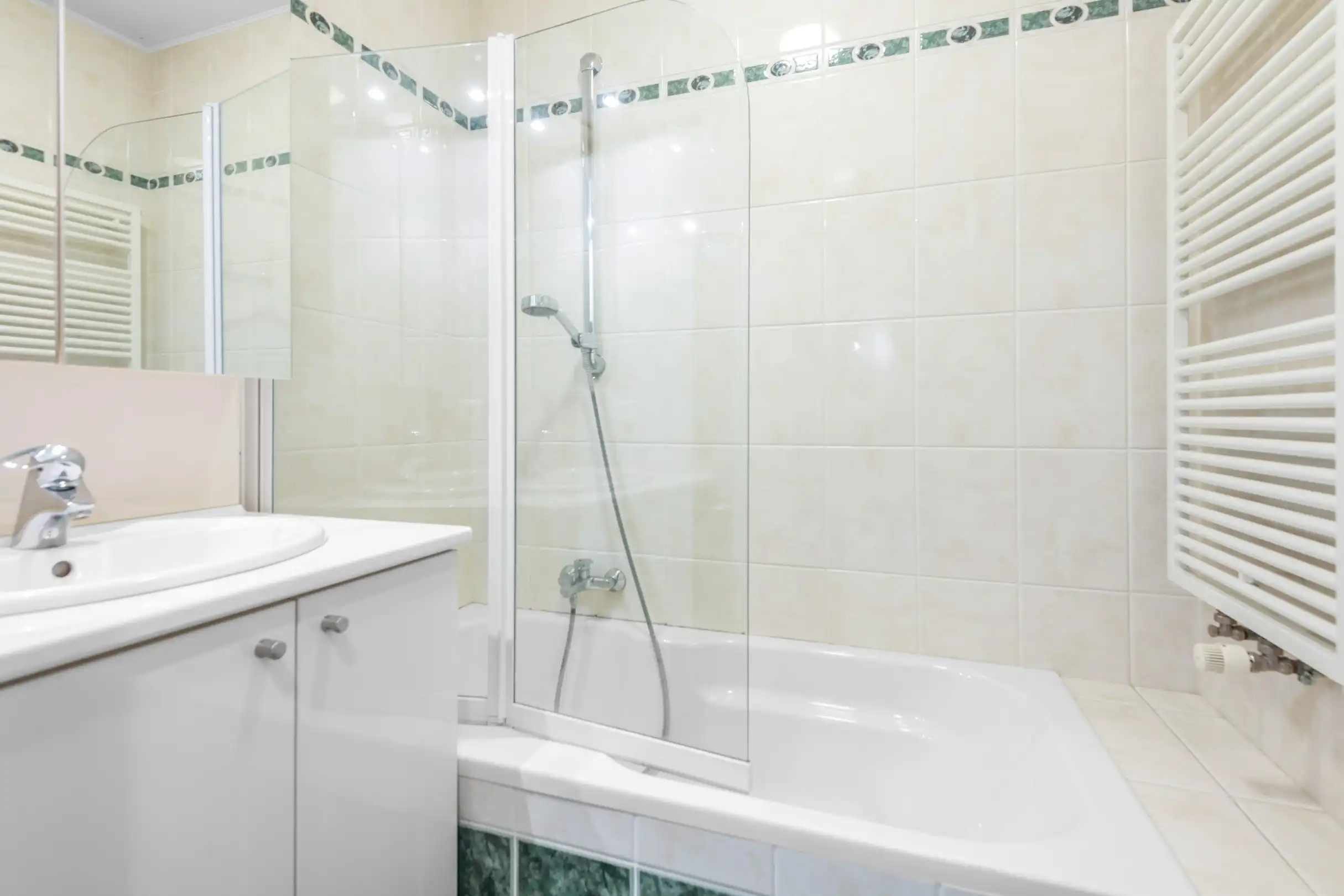 Duplexappartement met zuid-west oriëntatie gelegen vlakbij de Lippenslaan en de Zeedijk. Inpandige garagebox te koop foto 13