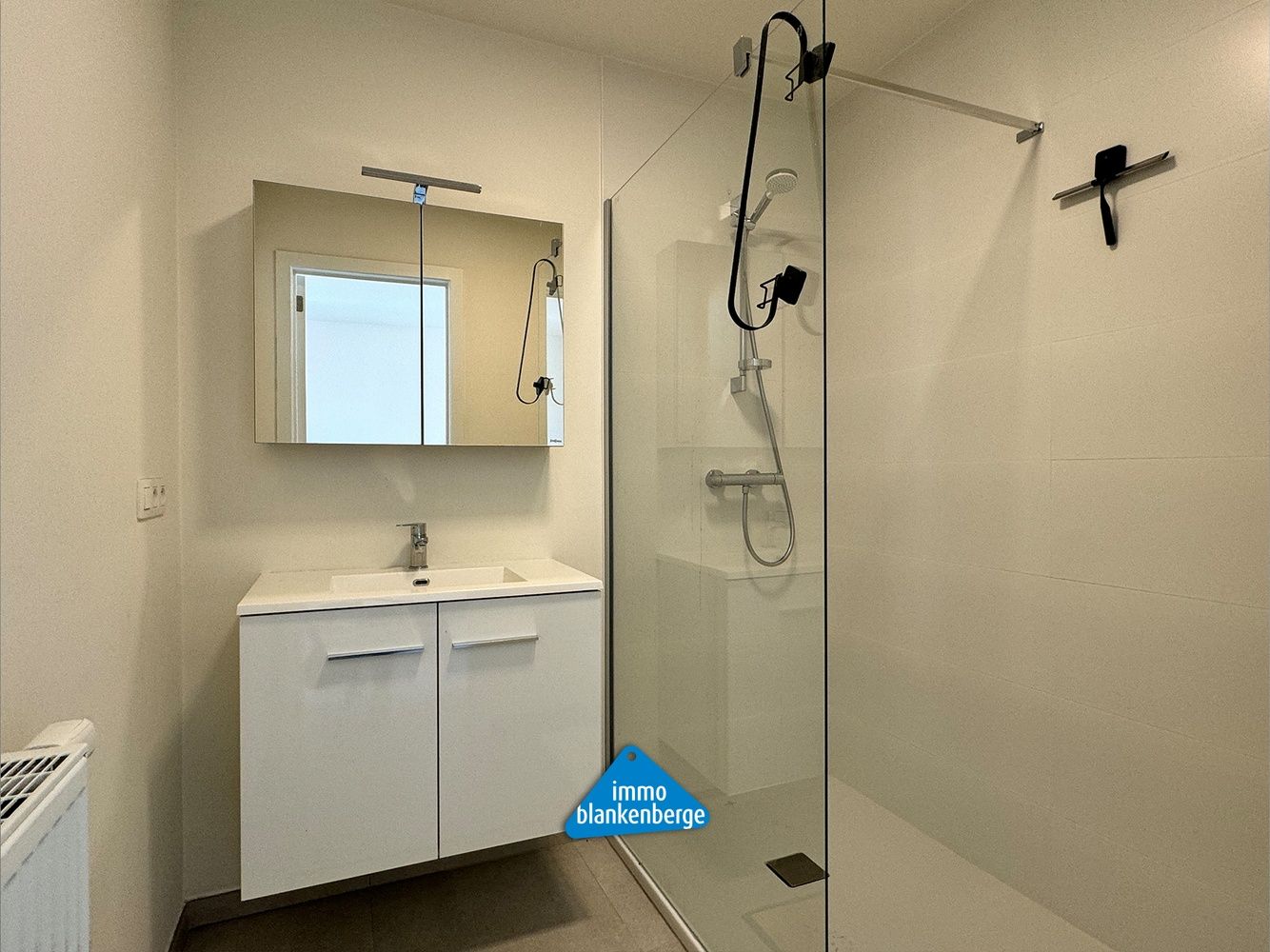 Zeer ruim triplex appartement met huislift, vlak bij de Zeedijk van Blankenberge foto 21