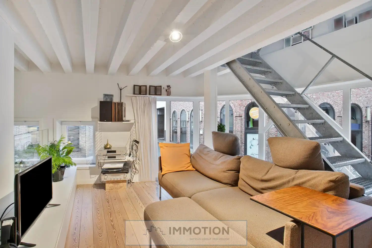 Unieke hoekwoning met twee vergunde appartementen foto 11