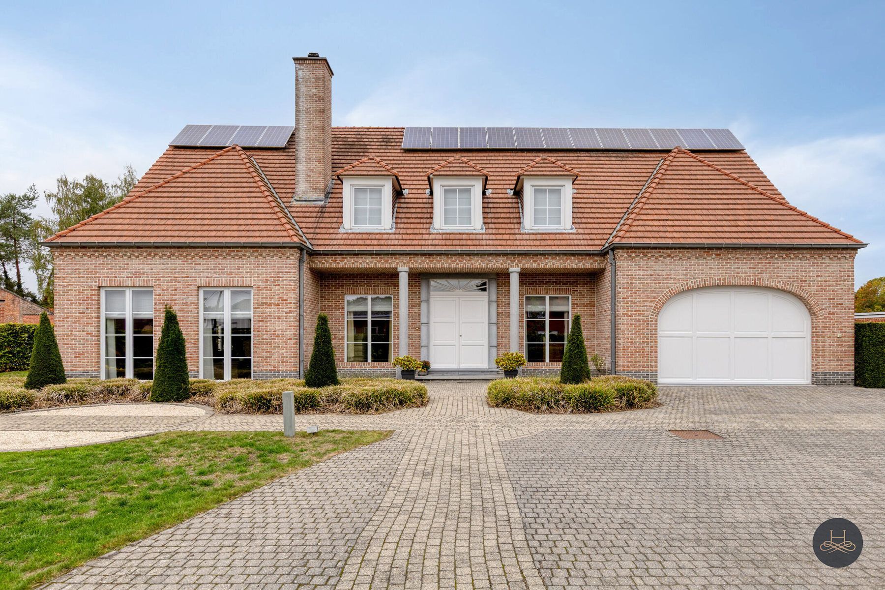 Imposante villa met zwembad in Tremelo foto {{pictureIndex}}