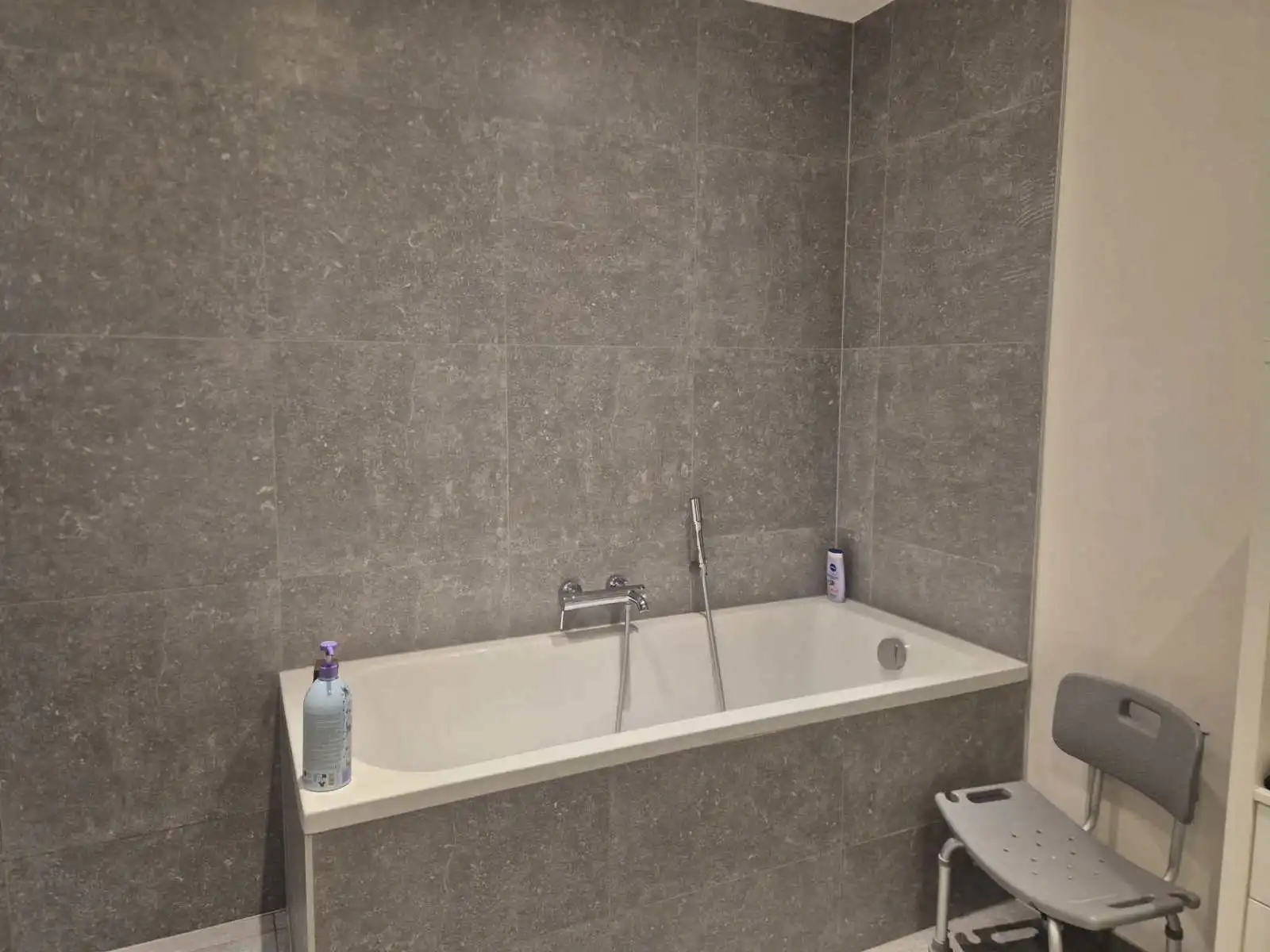 Nieuwbouwwoning met 4 slaapkamers en tuin - Lede foto 14