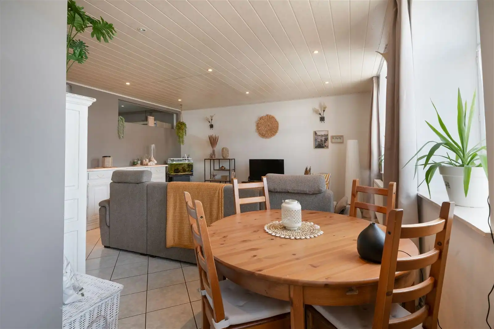 Gelijkvloers app met 2 slpks en garage foto 6