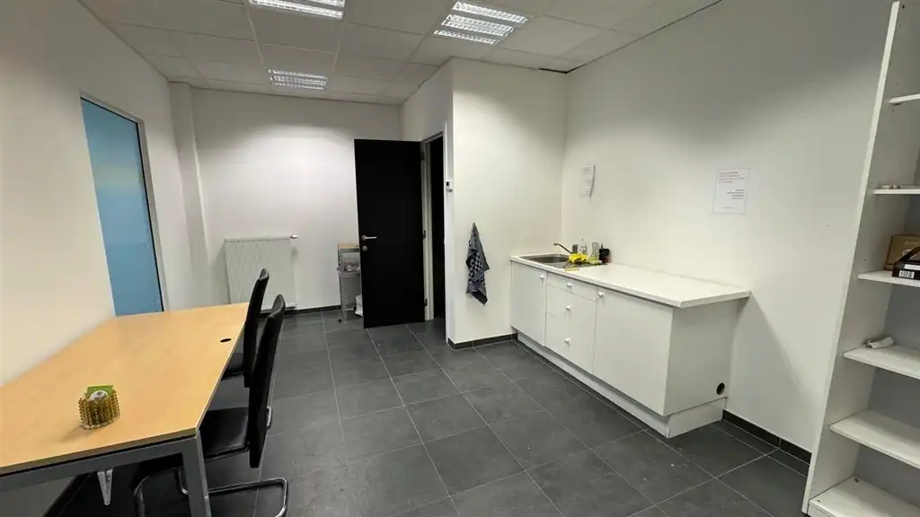 Te Huur: Magazijn met kantoor te Mechelen nabij R6 en E19  foto 13