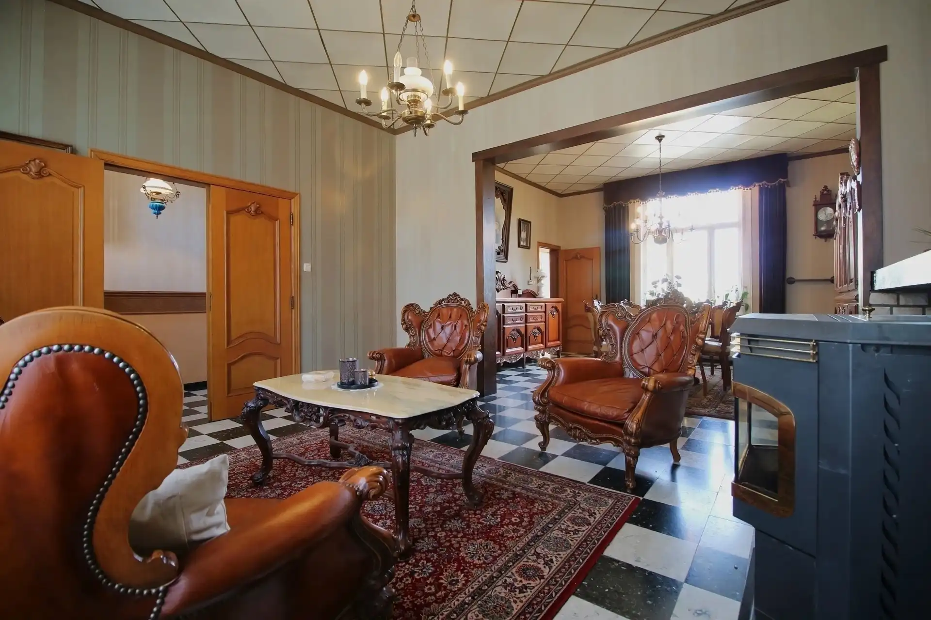 Karaktervolle te renoveren burgerwoning foto 4