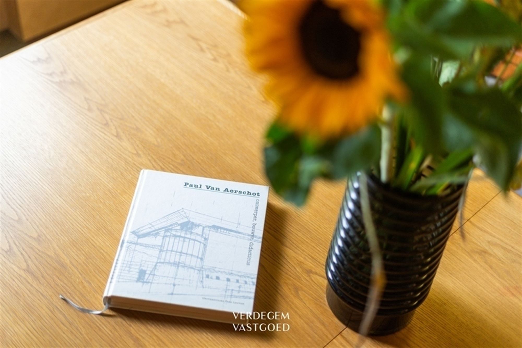 Architectenvilla op toplocatie in het centrum van Evergem foto 2