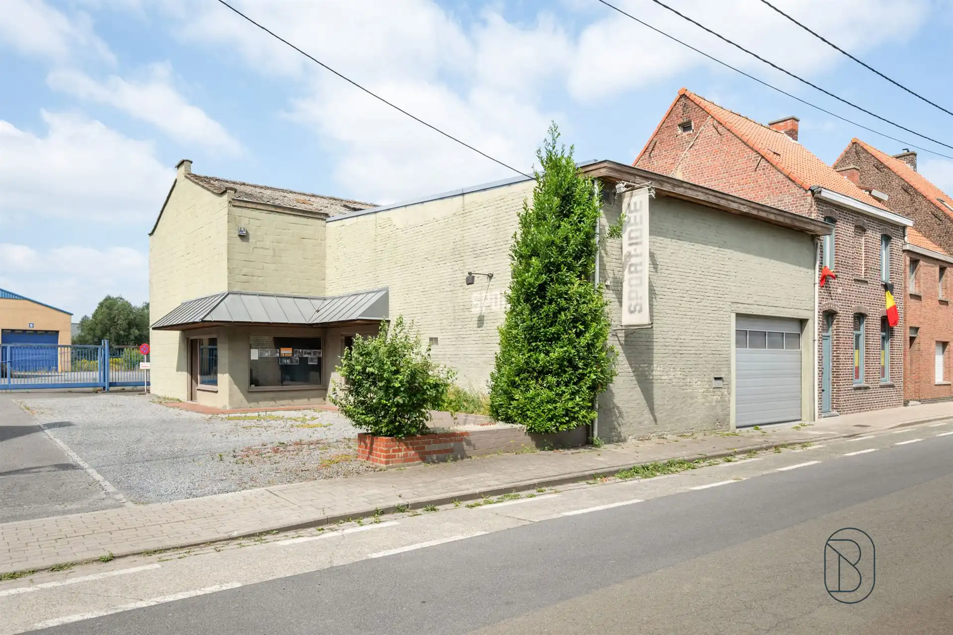Loods, magazijn en handelsruimte in Ooigem! foto {{pictureIndex}}