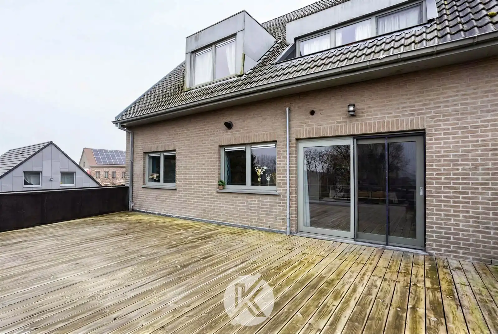 Lichtrijk appartement met ruim terras en staanplaats foto 13