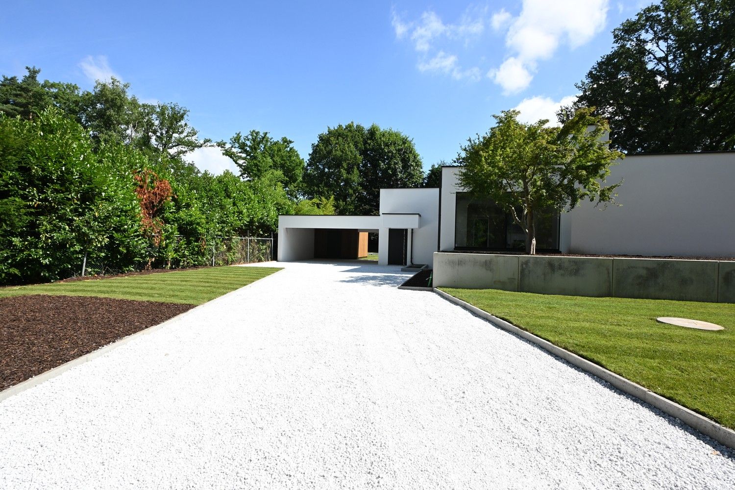 Exclusieve villa met zwembad en topafwerking op 16a50ca in Maasmechelen foto 19