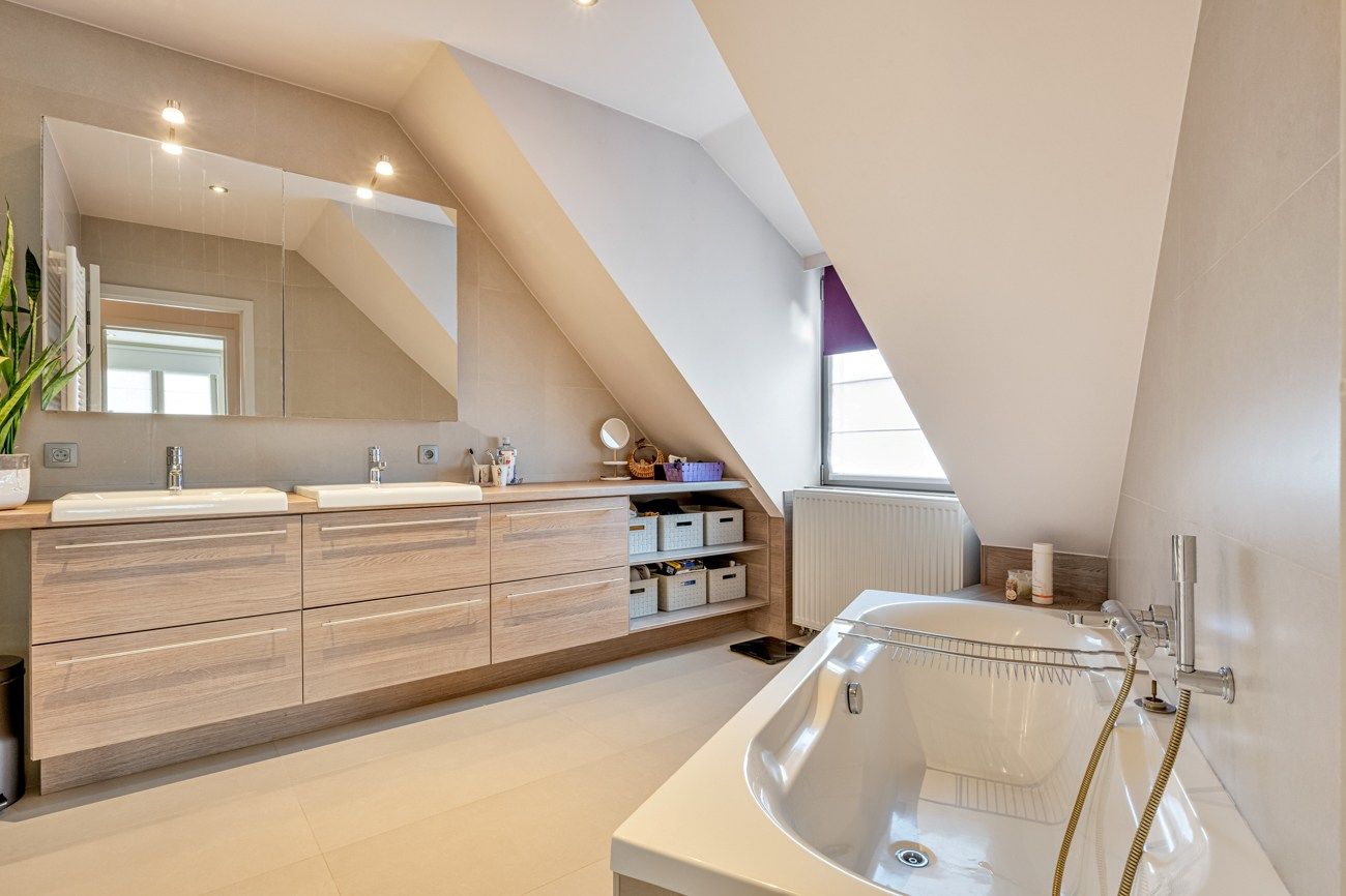 Instapklare open bebouwing met 4 slaapkamers en 2 badkamers foto 26