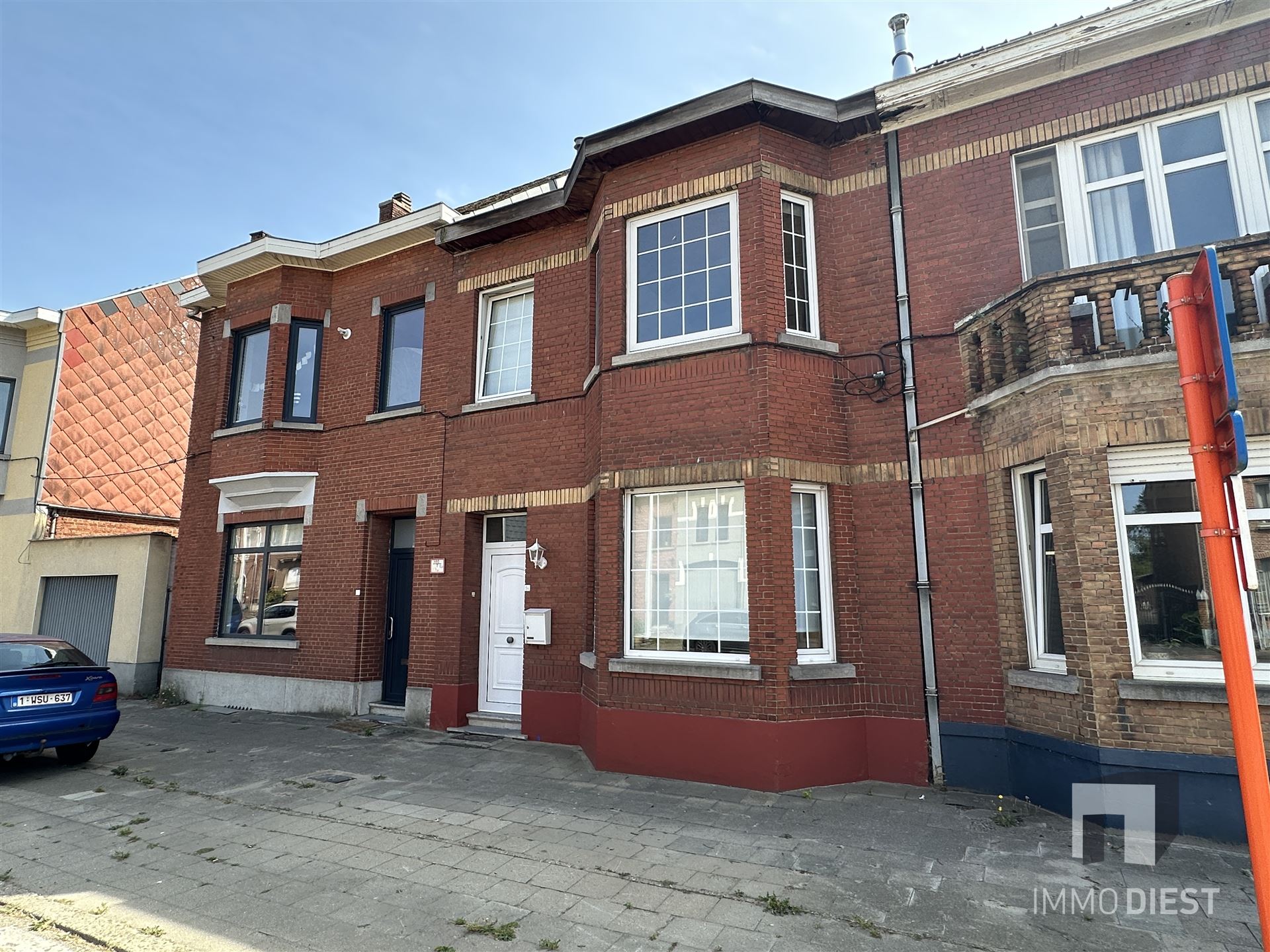 Knappe woning met 3 ruime slaapkamers en mooie tuin - instapklaar foto 2